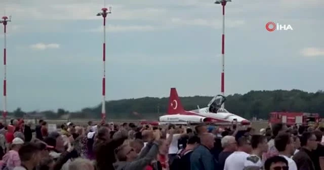 Türk Yıldızları Macaristan'da nefesleri kesti