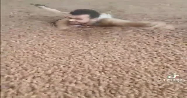 Yine TikTok yine skandal! Fındıkların içinde yüzdü
