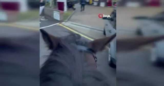 Benzin krizini ti'ye aldı: İstasyona atla geldi