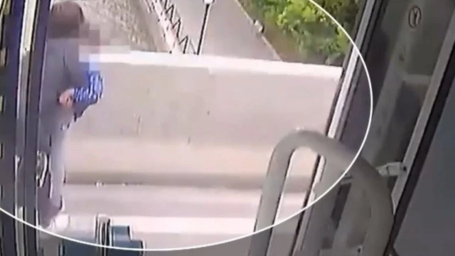 Çocuğuyla intihara kalkışan kadını, otobüs şoförü kurtardı!