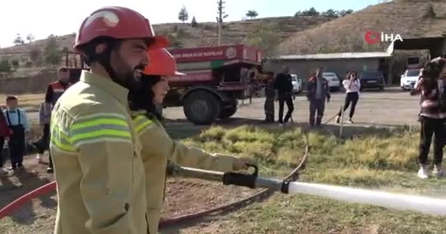 Gelin ve damat itfaiye kıyafetiyle 'evet' dedi