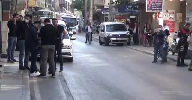 Kız arkadaşını ağır yaraladığı bıçakla intihar etti