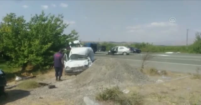 Malatya'da 3 araçlı zincirleme kaza! 3 ölü, 4 yaralı