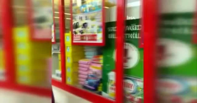 Market hırsızı camı kırarak kaçtı