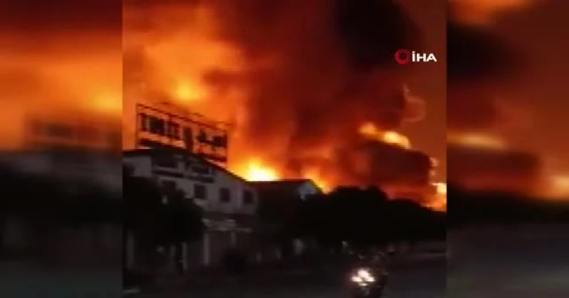 Mısır'da kimya fabrikasında büyük yangın