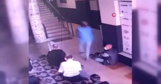 Namaz kılarken şaşkına uğradılar