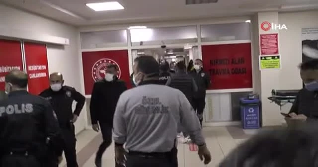 Öğrencileri taşıyan iki otobüsten biri devrildi: Çok sayıda yaralı var