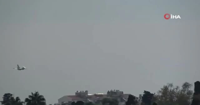 Solo Türk, Antalya semalarında gövde gösterisi yaptı