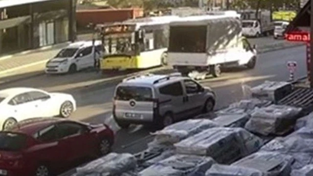 Sürücünün dikkatsizliği nedeniyle scooter sürücüsü öldü
