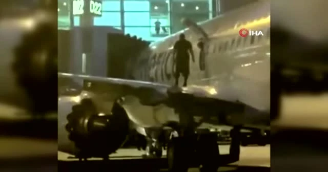 Terminale yaklaşan uçağın kanadına çıkan yolcuya gözaltı