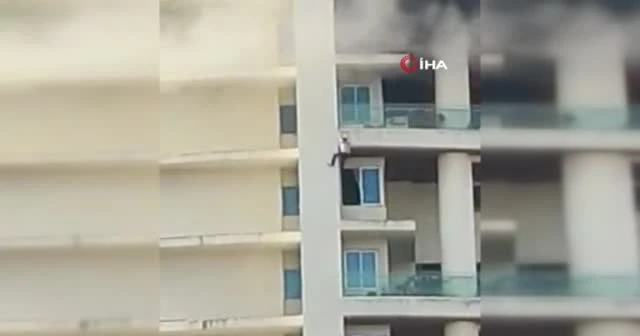 Yangından kaçmak için 19. kattan sarktı yere düştü