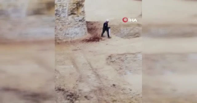 10 metrelik inşaat çukuruna düşen kedi itfaiyeye ter döktürdü