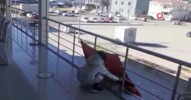 6 yaşındaki çocuğun bayrak sevgisi gözleri yaşarttı