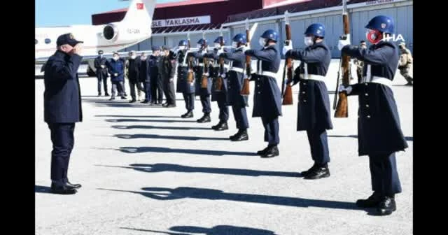 Bakan Akar ve komuta kademesi İran sınırında