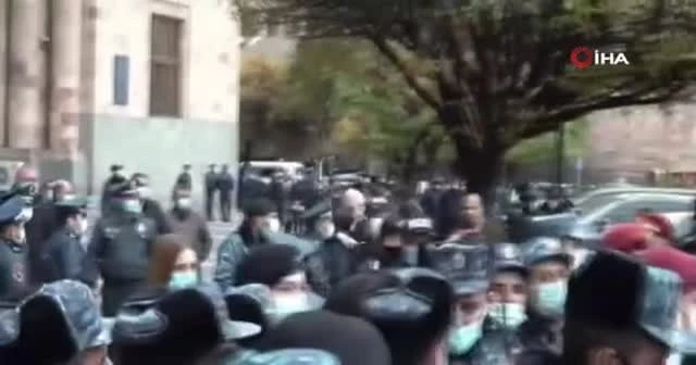 Ermenistan’da muhalefet hükümet binasına girmeye çalıştı