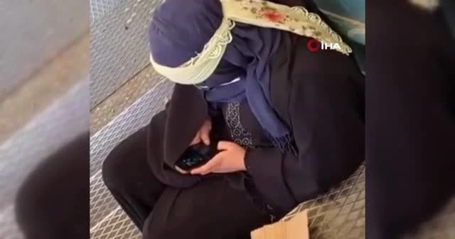 İphone'lu dilenci kameraya yakalandı