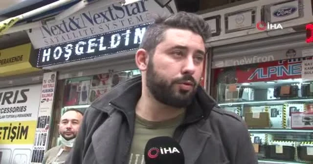 İzmir'de fırtına nedeniyle inşaattan beton parçaları koptu