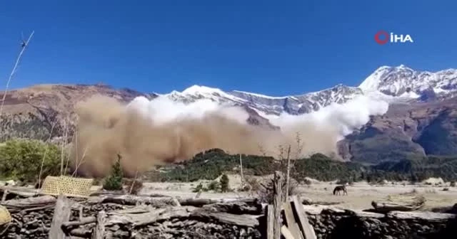 Nepal'de ortaokula çığ düştü: 11 kişi yaralandı