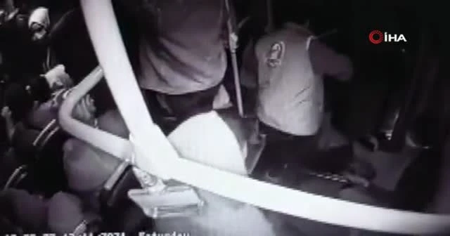 Otobüs koltuklarını çalan şüpheliler kamerada