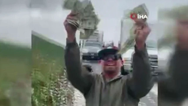 Zırhlı aracın kapağı açıldı! Tomar tomar para topladılar