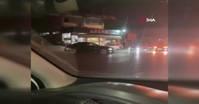 Sanki oyuncak araba sürüyor! Kırmızı ışıkta trafik terörü kamerada