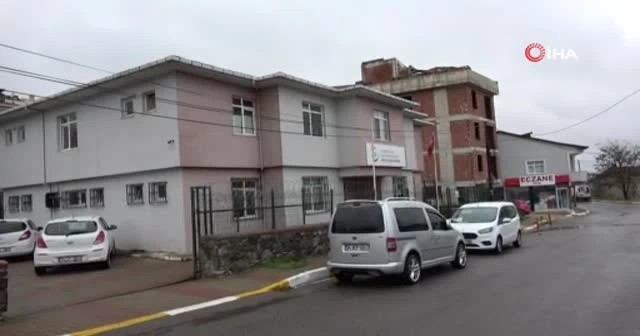 Satırla aile sağlığı merkezini bastı, doktorlar ve çalışanlar odaya saklandı