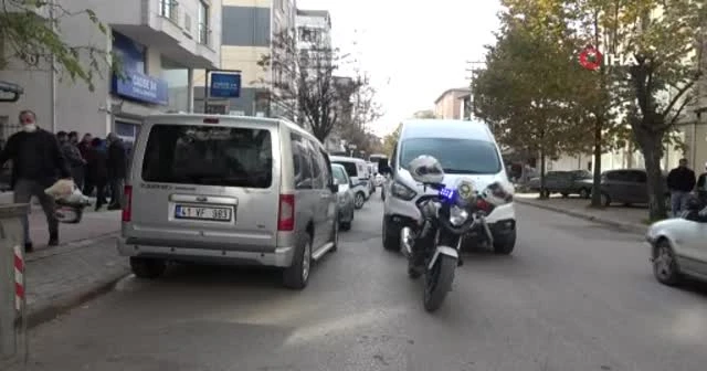 Sevdiği kız reddedince marketin ortasında kendisini vurdu