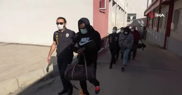 Sri Lanka'dan Adana'ya uzanan dolandırıcılık! Siyahilerden “futbolcuyuz” yalanı