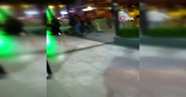Taksicilerden ücrete itiraz eden yolcuya meydan dayağı
