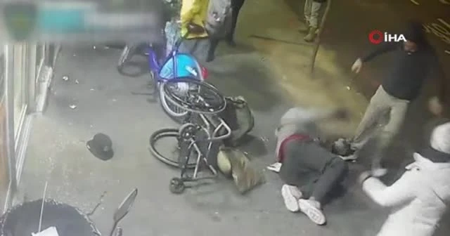 Tekerlekli sandalyedeki adamı yumruklayıp gasp ettiler