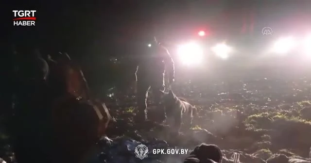 Vahşice dövdükleri göçmenin üzerine köpek saldılar