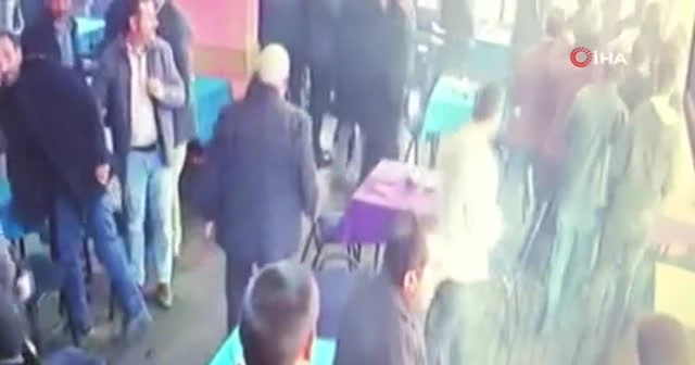 Vatandaşların depremden kaçışı kamerada