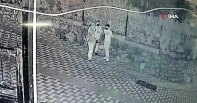Yarım milyonluk vurgun kamerada: Duvarı delip içeri girdiler