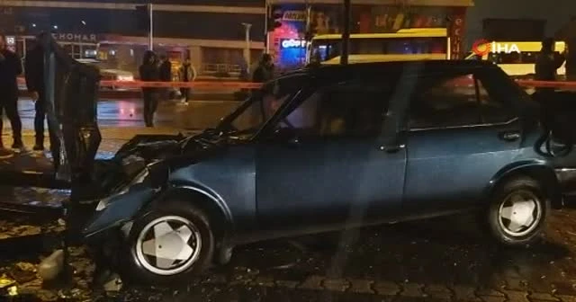 Akılalmaz kazayı görenler şaştı kaldı: Park halindeki araçların üzerine uçtu
