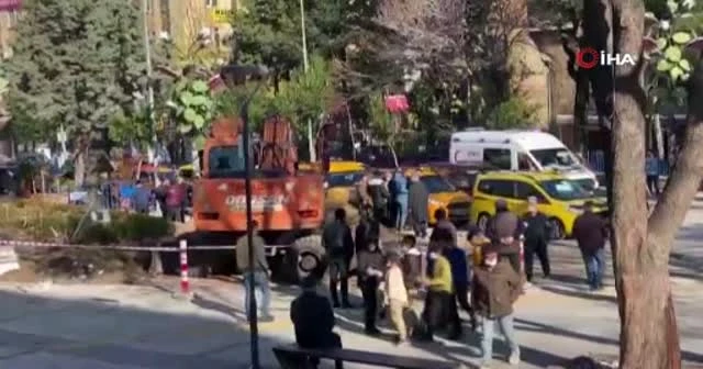 Çevredeki vatandaşlar görmemezlikten geldi, polisi bekledi! Sokak ortasında tartıştığı kadının boğazına sarıldı