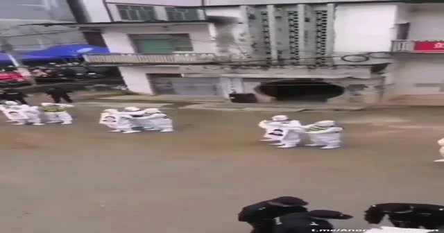 Çin'i karıştıran utanç yürüyüşü!