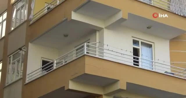 Cinnet geçiren baba dehşet saçtı: Eşini 25 yerden bıçakladı, çocuklarının boğazını kesti
