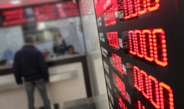 Döviz bürolarında dolar fırsatçılığı