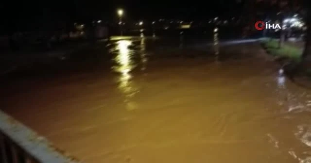 Edirne'de selde mahsur kalanlar tahliye ediliyor