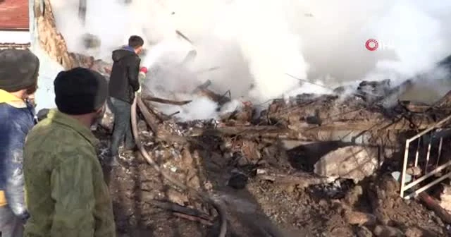 Eşini alevlerden kurtardı kendi yanarak can verdi