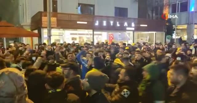 Fenerbahçe taraftarlardan istifa çağrısı