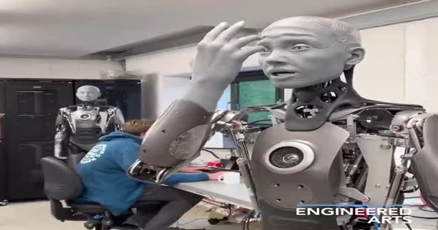 İnsansı robot Ameca'nın mimik ve hareketlerine herkes hayran kaldı