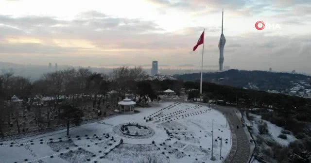 İstanbul'da kartpostallık görüntüler: Çamlıca Tepesi beyaza büründü