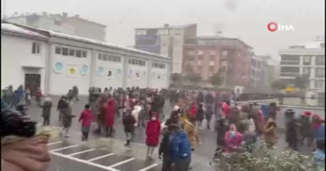 İstanbul'da kartpostallık görüntüler: Sultangazi beyaza büründü