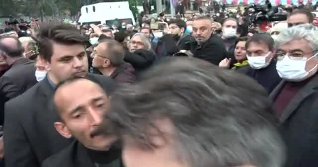 İYİ Parti mitinginde arbede! Akşener’e 15 Temmuz sorusu sorunca tartaklandı