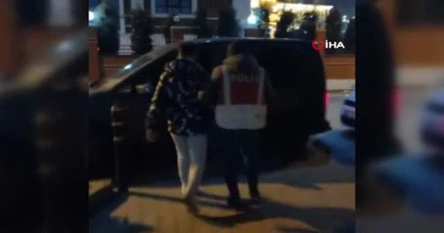 Laf atan kişiyi bıçaklayıp TikTok videosu çekti