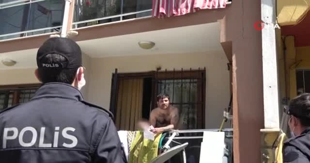 Mahallelinin perdelerini yaktı üstüne tehdit etti: Benim evin önünden bir geçin var ya