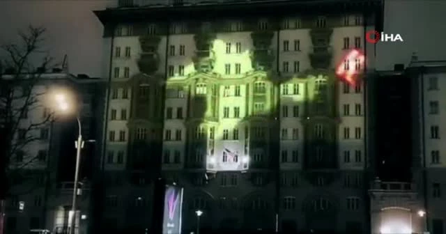 Moskova'daki ABD Büyükelçiliğine 'Büyük Rusya yeniden doğuyor' mesajı yansıtıldı