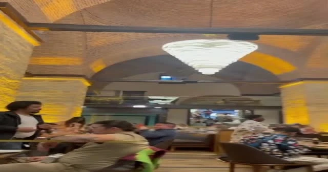 Nusret'te yemek için Londra'dan İstanbul'a geldiler