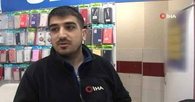 Öğretmen, genç kızın telefonunu çaldı: 7 dükkan ötedeki telefoncuya sattı